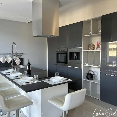 Lakeside View Apartman