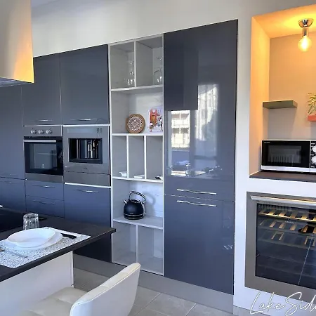 Lakeside View Apartment *